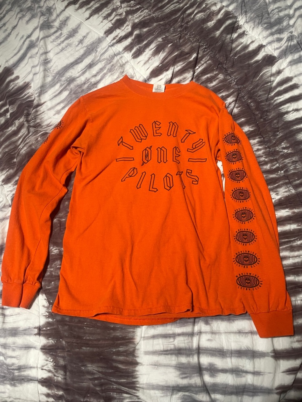Gildan Orange Long Sleeve Twenty One Pilots Graphic Tee